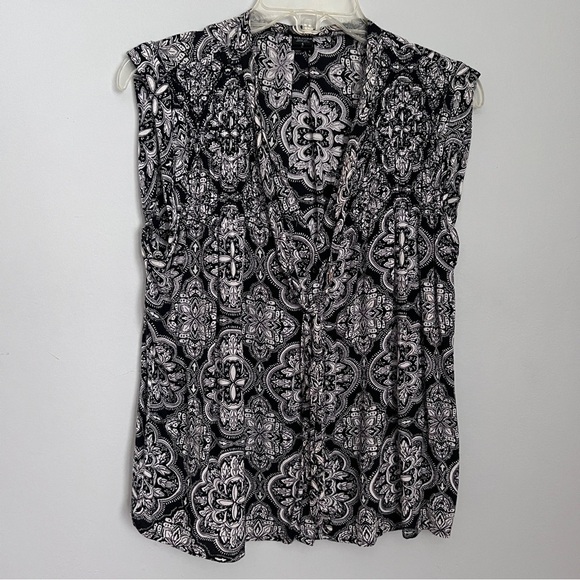 Volcom Black and White Sleeveless Graphic Blouse Size Small EUC - Picture 1 of 6